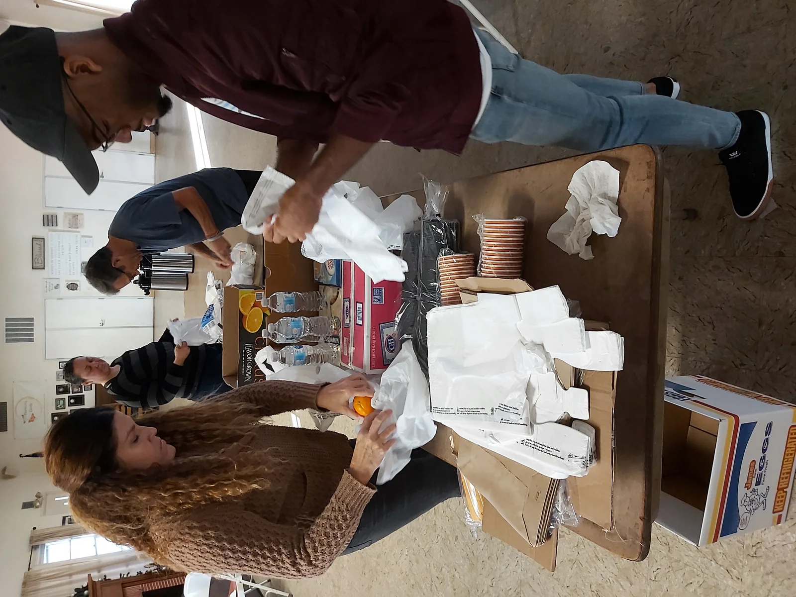 Packaging over 200 packages with fresh fruits and beverages. - WisdomPhilanthropy archive